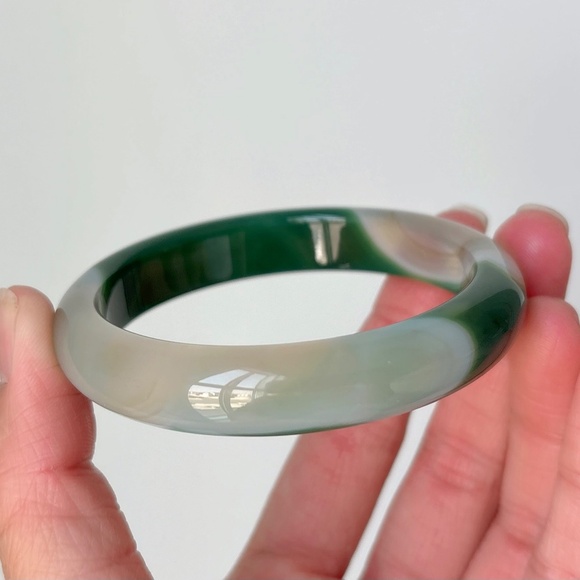 56mm Natural Green Agate Round Bangle BA123 - Picture 9 of 11